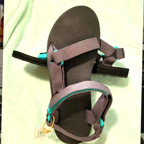 Teva - Picture 3 of 4